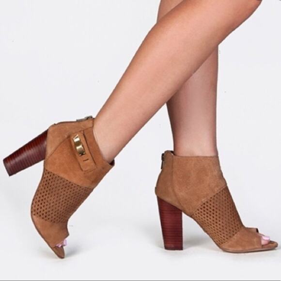 Dolce Vita Marana Perforated Suede Peep Toe Ankle Booties Cafe Brown Size 8M - Picture 1 of 8